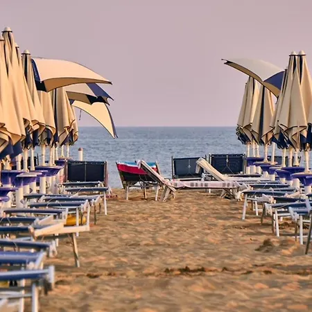 Chic By The Coast In Apartamento *